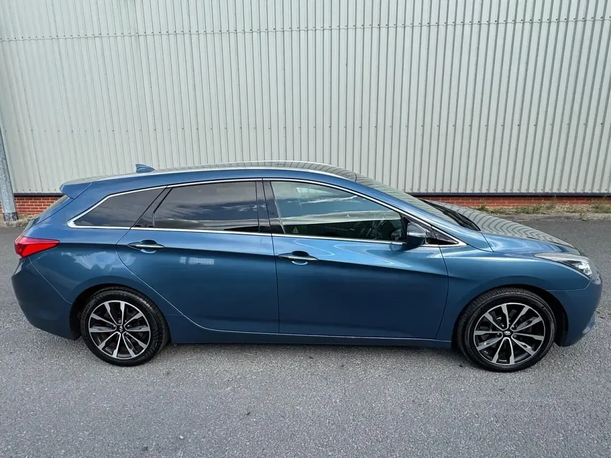 Used Hyundai i40 SE 141 HP (103 kW) 2015 Blue Estate