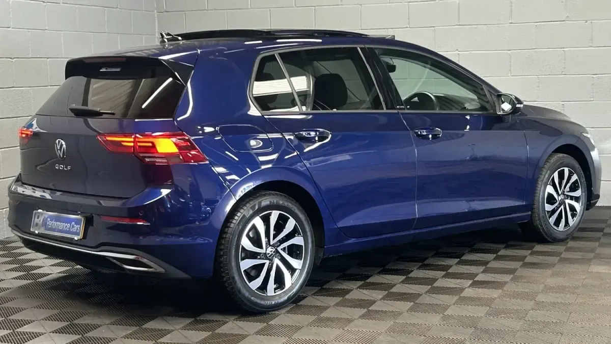 Używany VW Golf VIII Active 150 KM (110 kW) 2022 Niebieski Hatchback