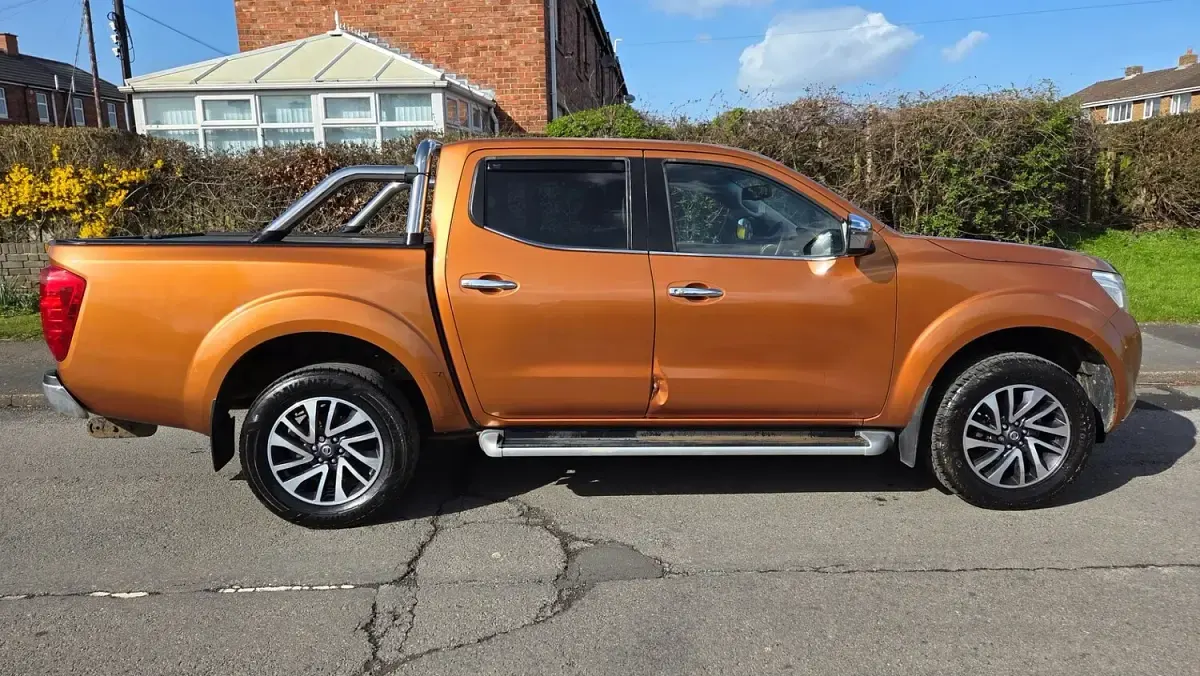 Used Nissan Navara Acenta+ 2016 Orange Pickup