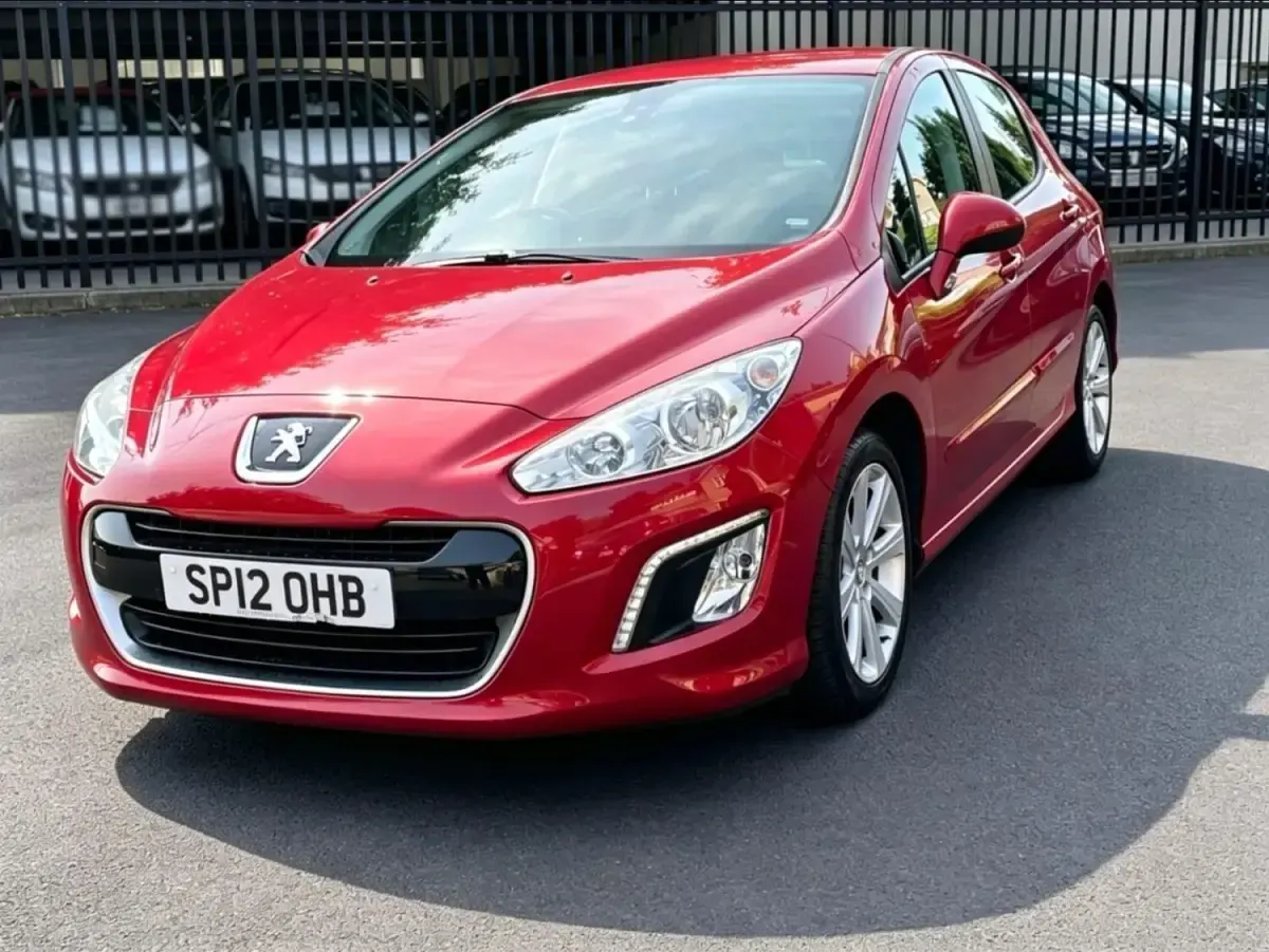 Used Peugeot 308 Active 112 HP (82 kW) 2012 Red Hatchback