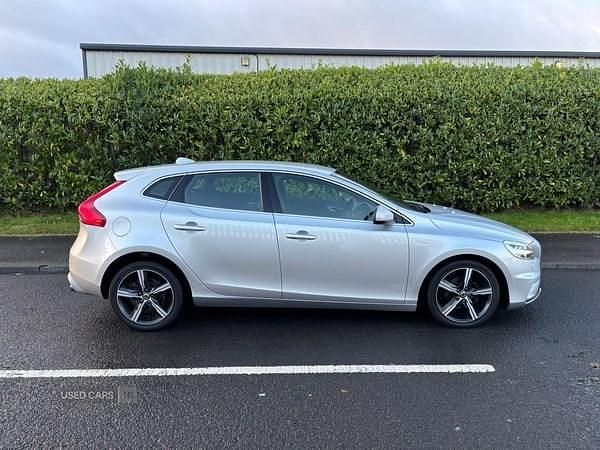 Used Volvo V40 R-Design 120 HP (88 kW) 2016 Silver Hatchback