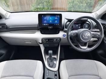 Used Toyota Yaris 116 HP (85 kW) 2023 Red Hatchback