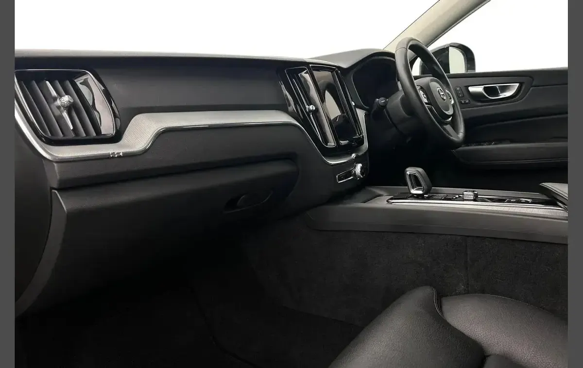 Used Volvo XC60 Plus 247 HP (181 kW) 2023 Grey SUV