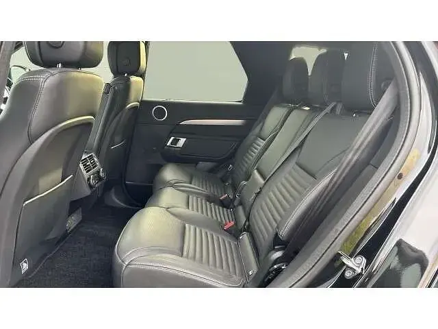 Usado Land Rover Discovery 5 HSE Dynamic 344 CV (253 kW) 2025 Negro SUV