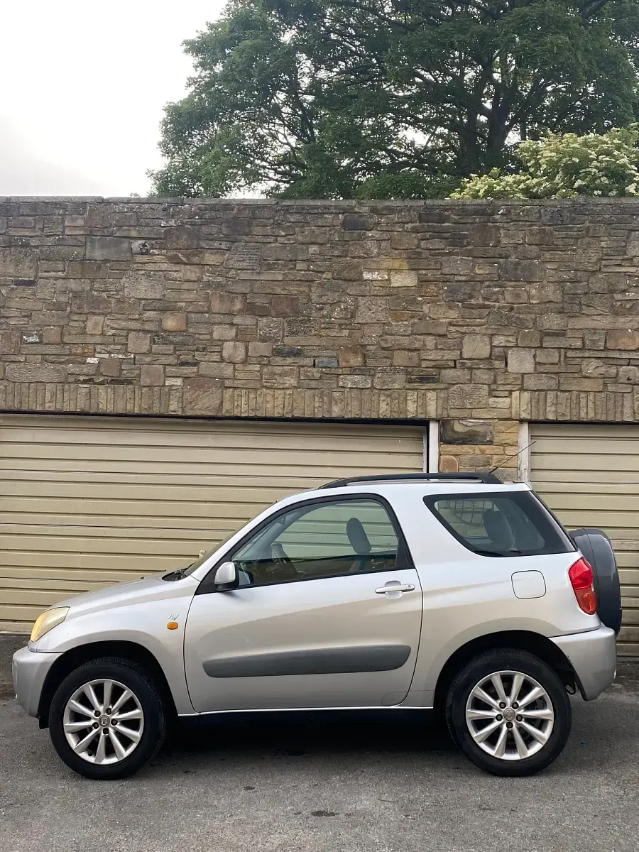 Used Toyota RAV4 125 HP (91 kW) 2003 Silver SUV