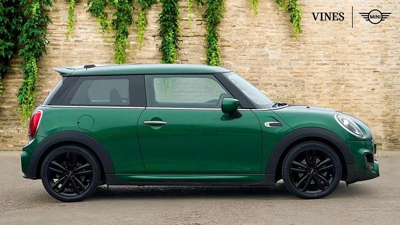 Usado Mini Cooper Hatch 134 HP (98 kW) 2019 Verde Citadino