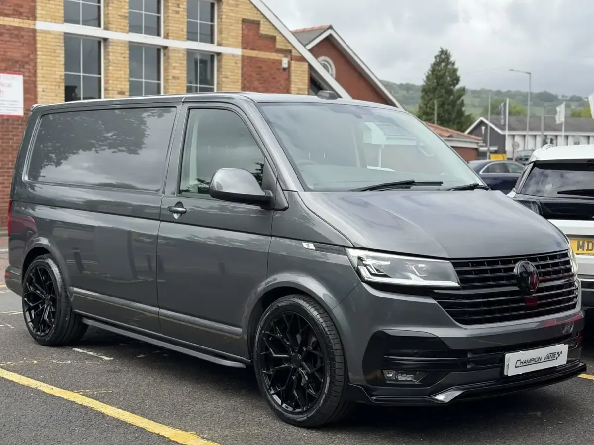 Begagnad VW Transporter Highline 2022 Grå Van