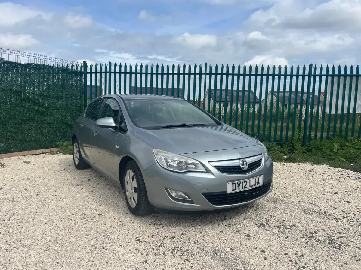 Używany Vauxhall Astra 2012 Srebrny Hatchback