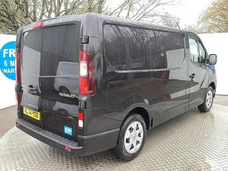 Usado Renault Trafic 130 HP (95 kW) 2024 Preto Monovolume