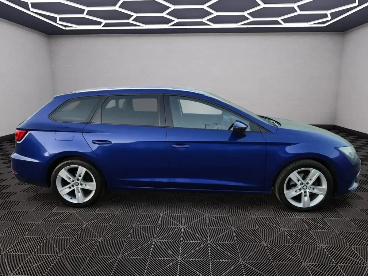 Used Seat Leon FR 150 HP (110 kW) 2020 Blue Estate