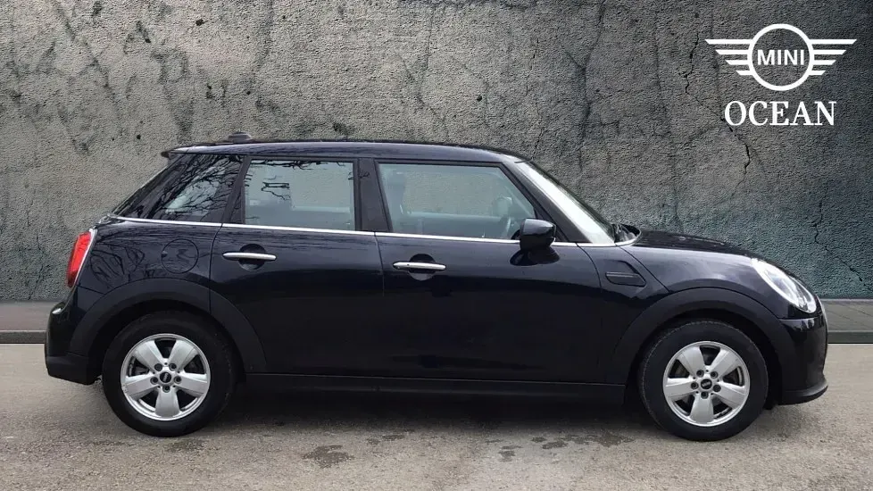 Usado Mini Cooper Classic 134 CV (98 kW) 2023 Negro Utilitario
