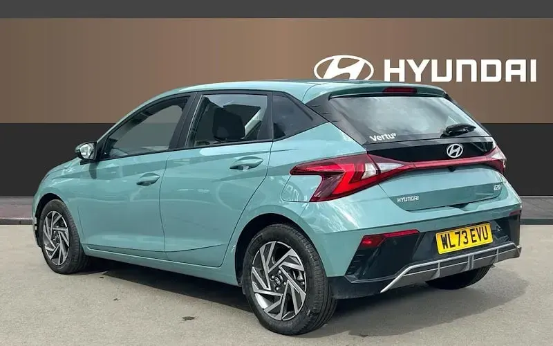 Used Hyundai i20 Advanced 101 HP (74 kW) 2024 Green Hatchback