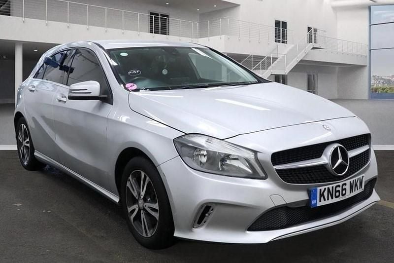 Used Mercedes A180 SE 122 HP (89 kW) 2016 Silver Hatchback