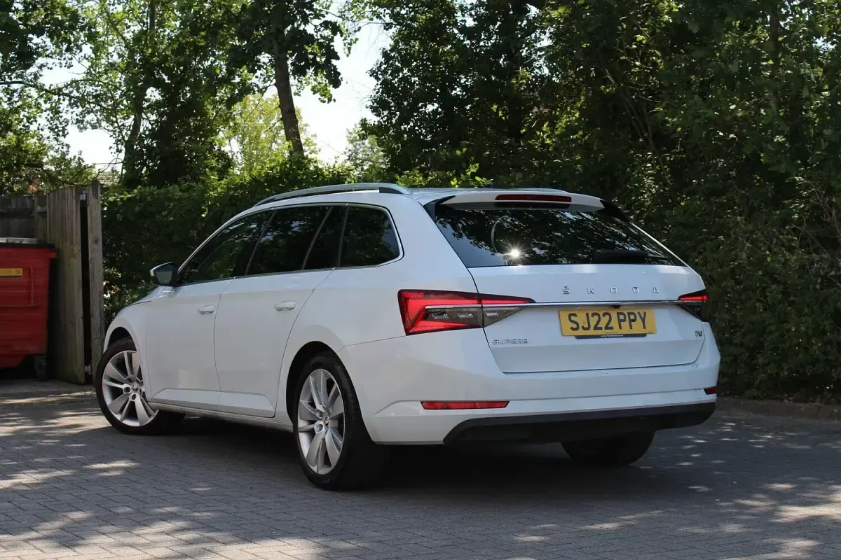 Used Skoda Superb SE L 2022 White Estate