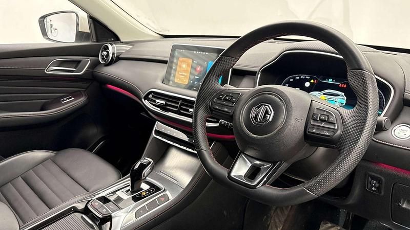 Used MG HS Trophy 2024 White SUV