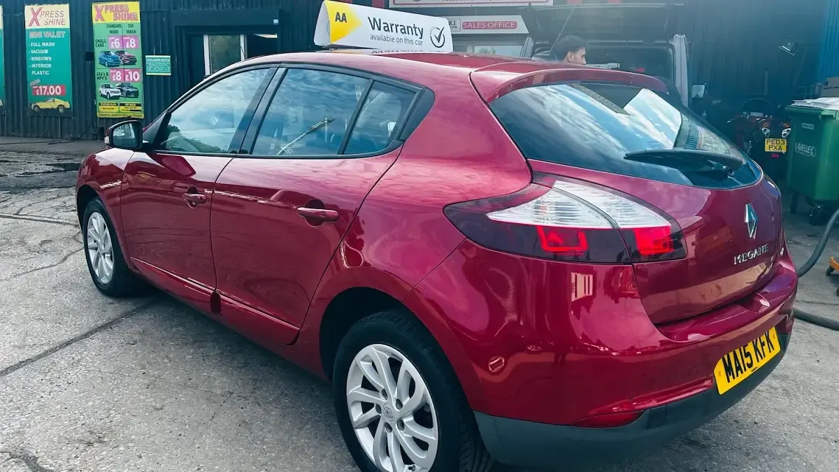 Used Renault Mégane III Dynamique 110 HP (80 kW) 2015 Red Hatchback