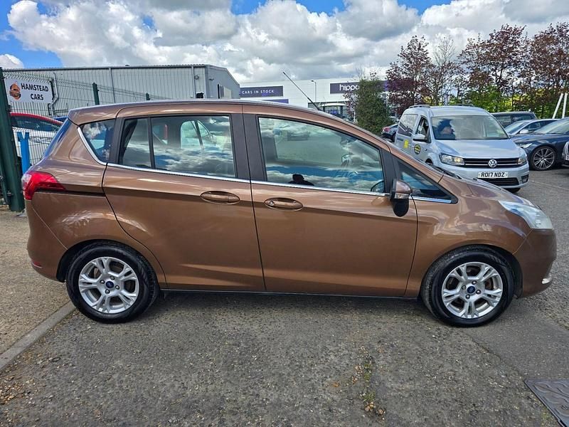 Usado Ford B-MAX Zetec 105 HP (77 kW) 2013 Dourado Monovolume