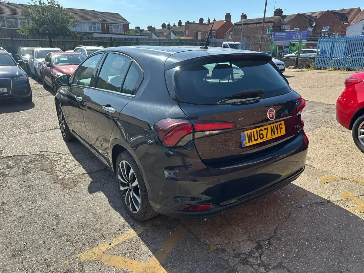 Used Fiat Tipo Lounge 95 HP (69 kW) 2017 Black Hatchback