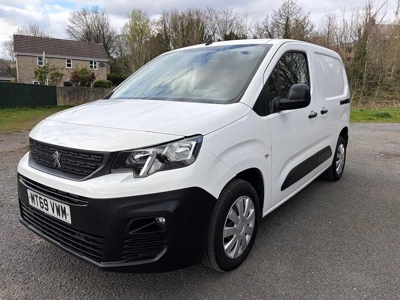 Used Peugeot Partner 131 HP (96 kW) 2019 White MPV