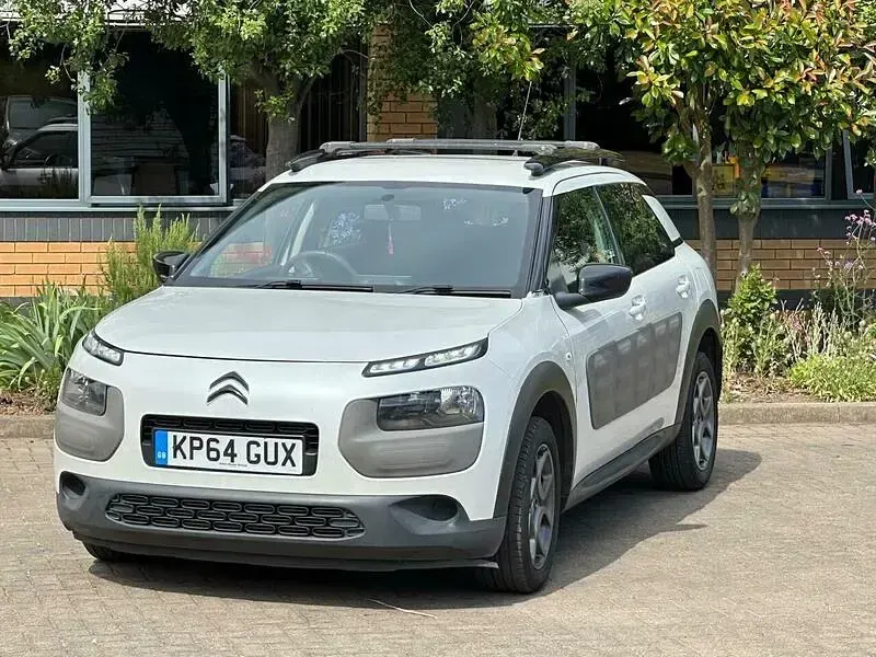 Used Citroën C4 Cactus Feel 100 HP (73 kW) 2014 White Hatchback