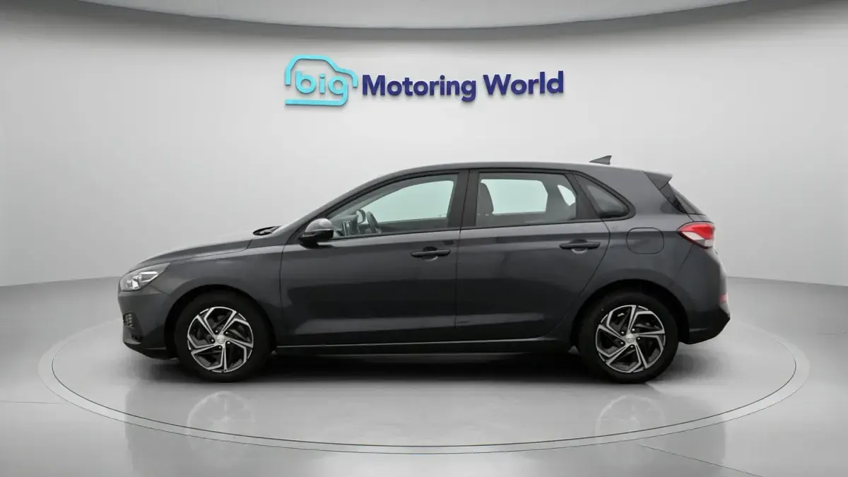 Used Hyundai i30 SE 120 HP (88 kW) 2023 Grey Hatchback