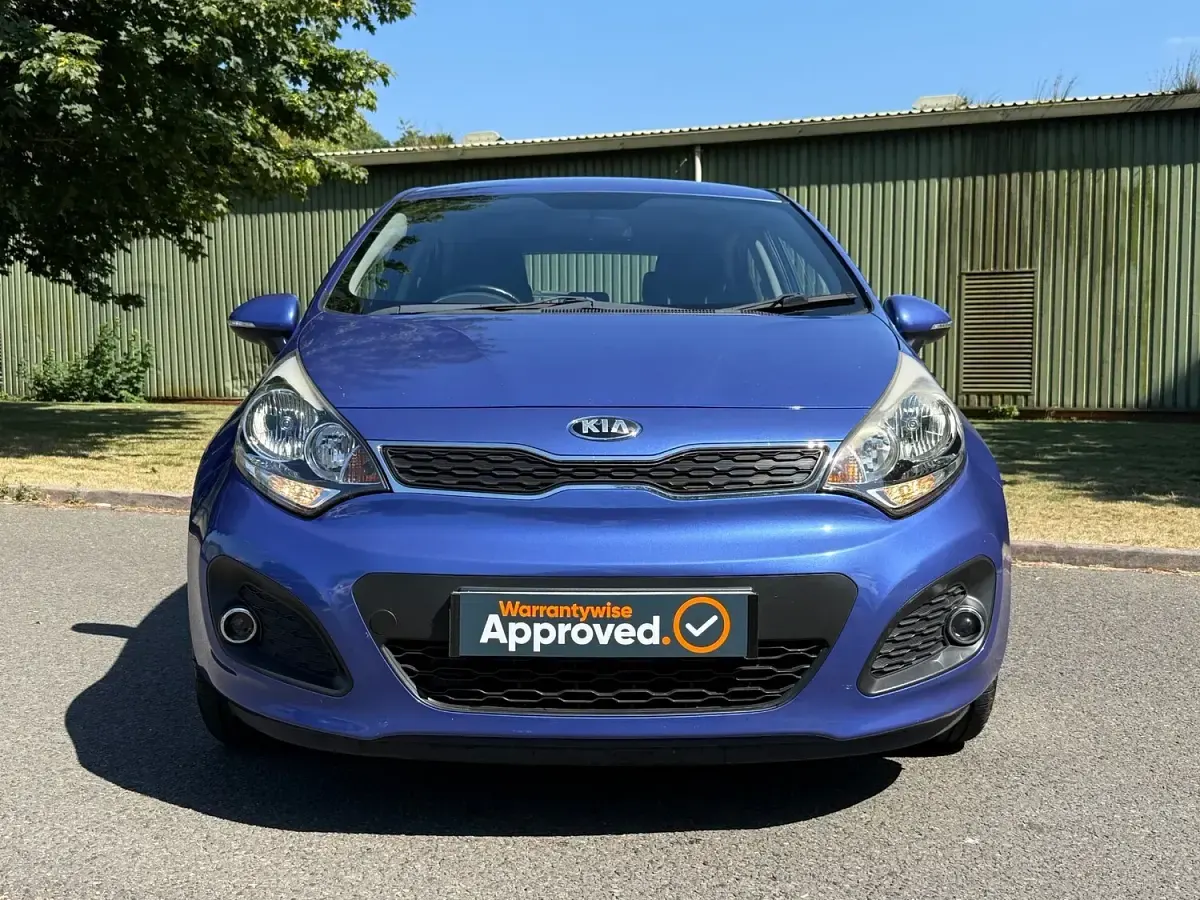 Used Kia Rio 109 HP (80 kW) 2013 Blue Hatchback