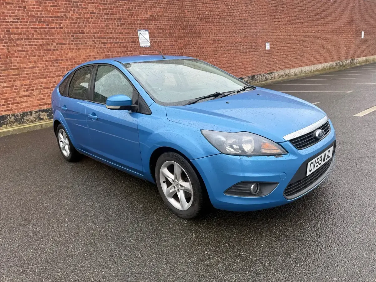 Usado Ford Focus Zetec 100 HP (73 kW) 2009 Azul Citadino