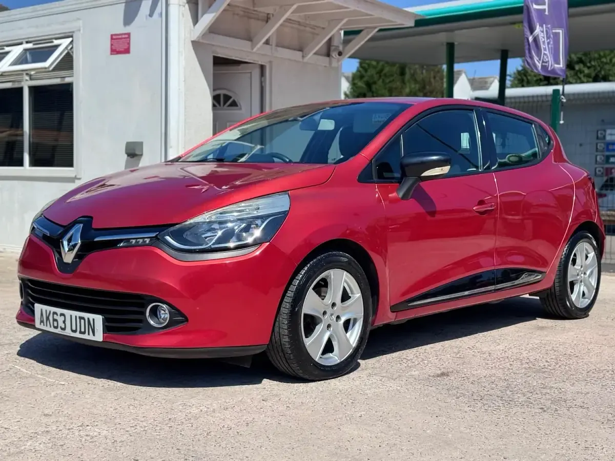 Used Renault Clio Dynamique 75 HP (55 kW) 2013 Red Hatchback