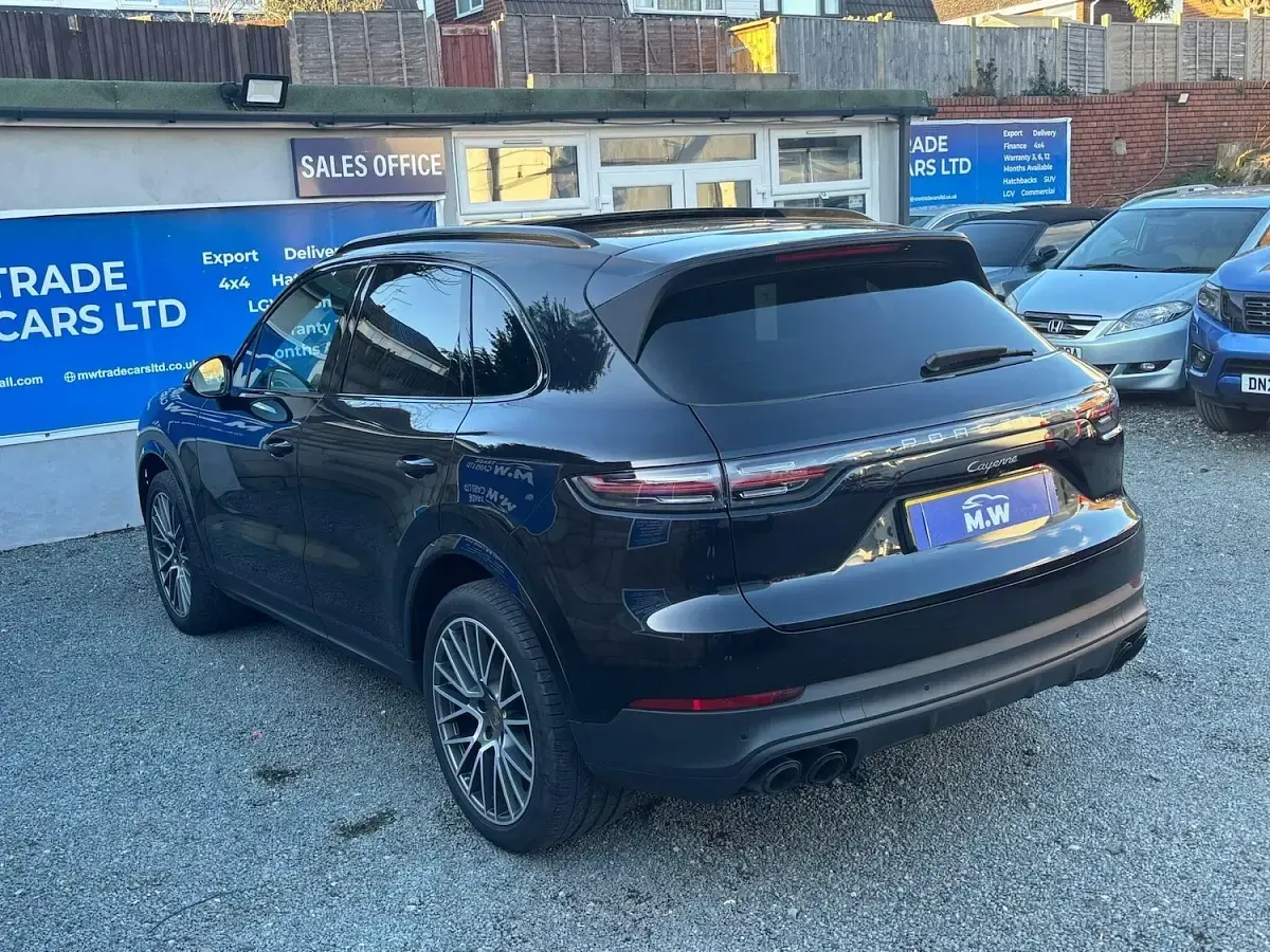 Used Porsche Cayenne Platinum Edition 340 HP (250 kW) 2022 Black SUV