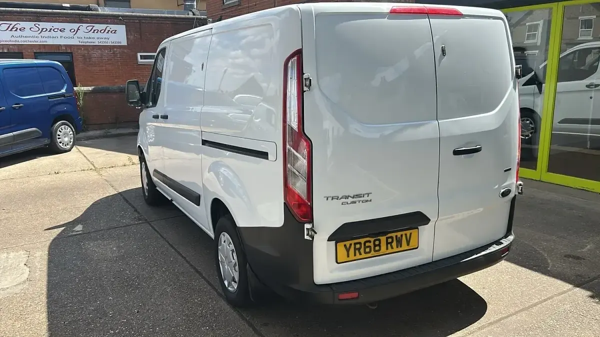 Used Ford Transit Custom 105 HP (77 kW) 2018 White Van