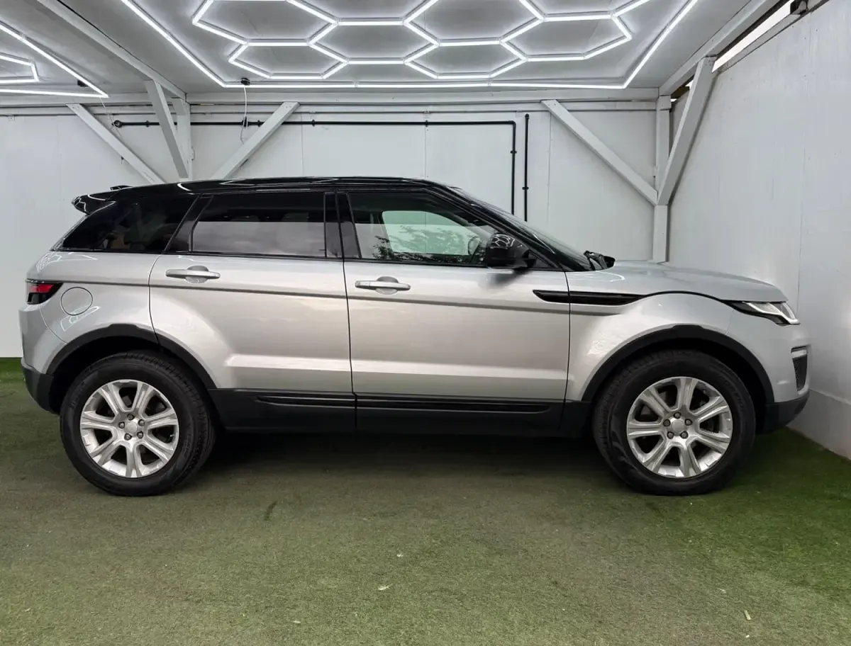 Used Land Rover Range Rover evoque SE 2018 Silver Estate