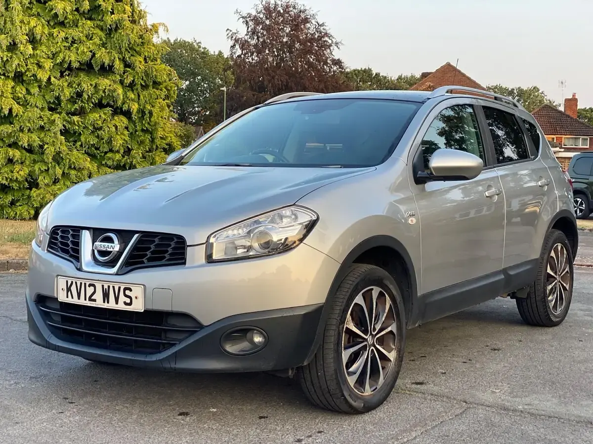 Used Nissan Qashqai N-TEC 117 HP (86 kW) 2012 Silver SUV