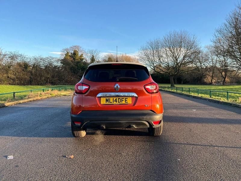 Used Renault Captur Dynamique 90 HP (66 kW) 2014 Orange/cream SUV