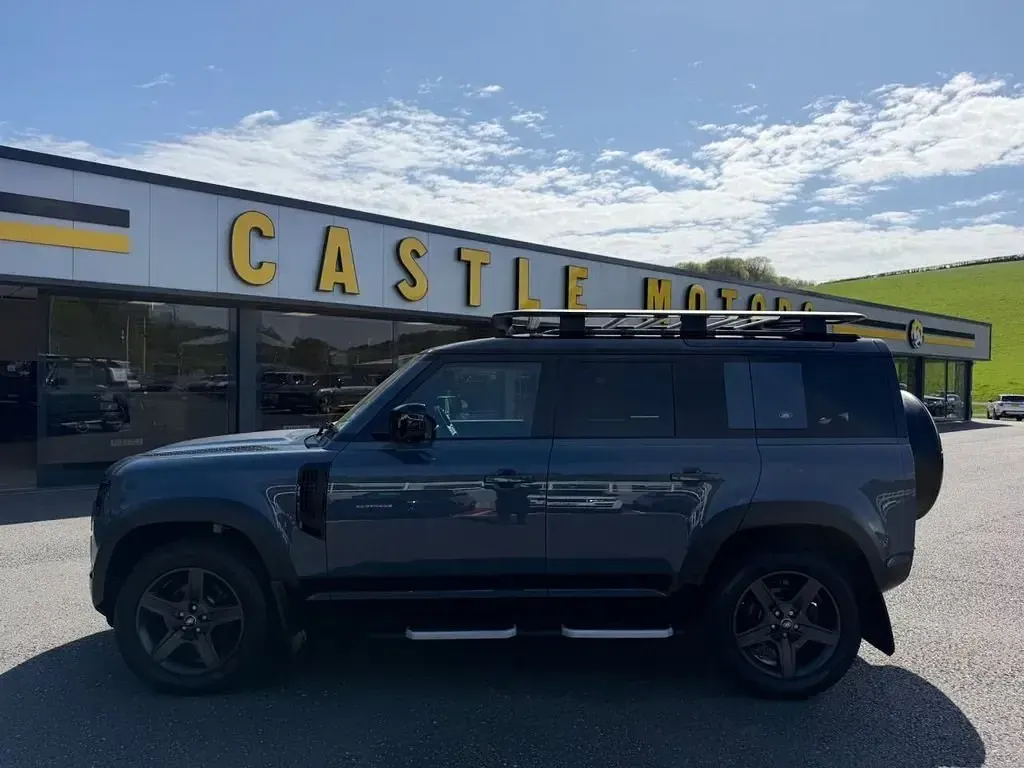 Usado Land Rover Defender SE Dynamic 2023 Azul SUV