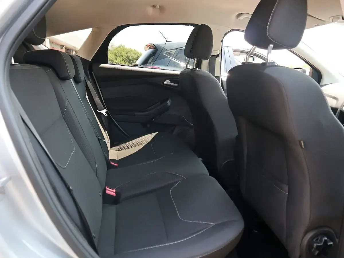 Used Ford Focus Zetec 125 HP (91 kW) 2016 Silver Hatchback
