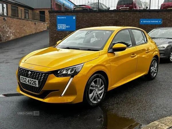 Used Peugeot 208 Active 75 HP (55 kW) 2020 Yellow Hatchback