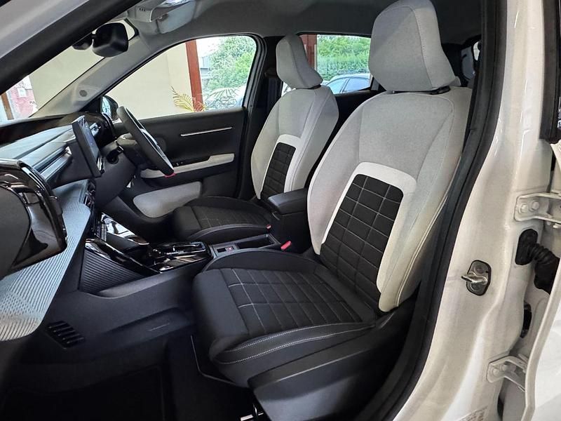 New 2025 Citroën e-C3 Hatchback | £21,990 (A bit pricey) - Image 1/4