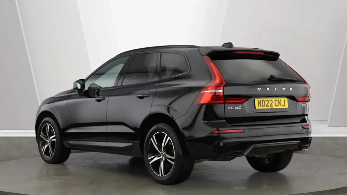 Used Volvo XC60 R-Design 194 HP (142 kW) 2022 Black SUV