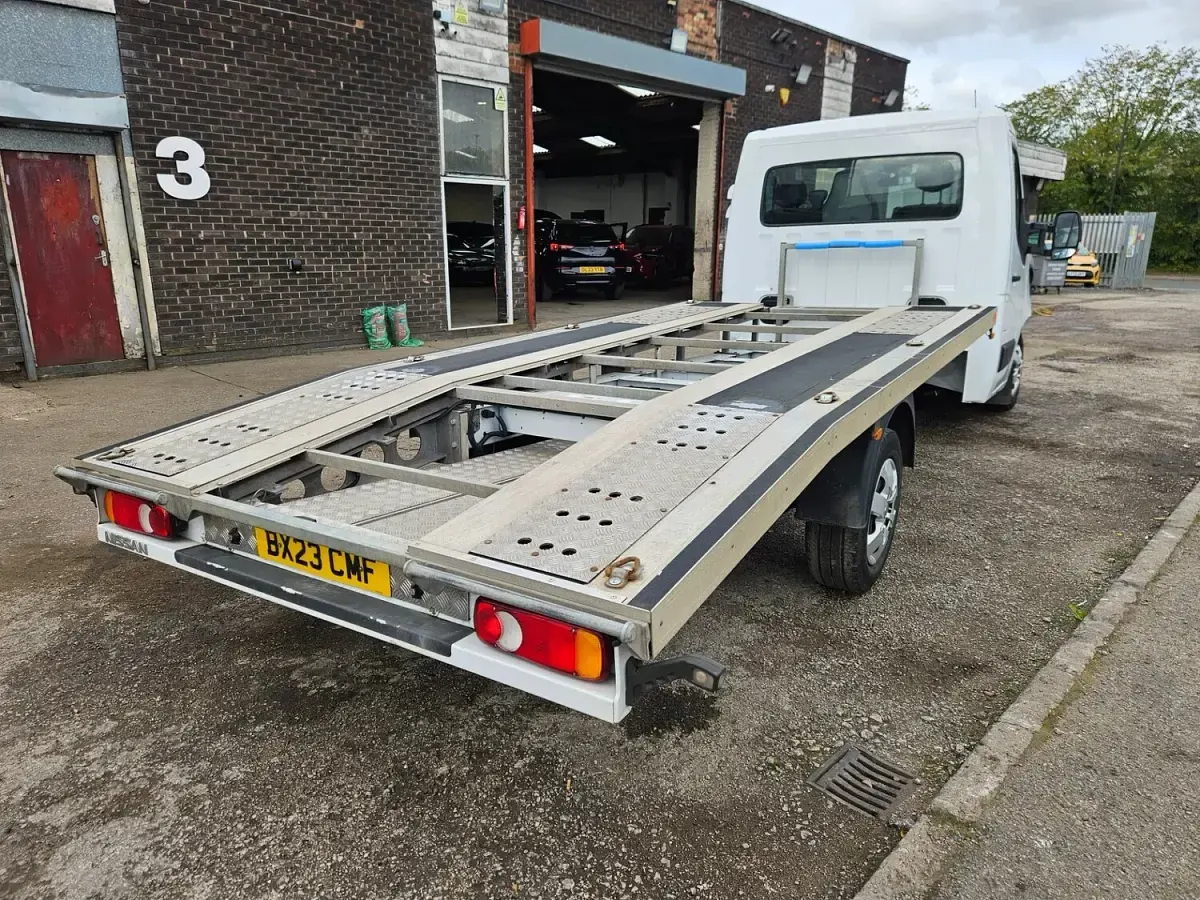 Used Nissan Interstar Tekna 145 HP (106 kW) 2023 White Van