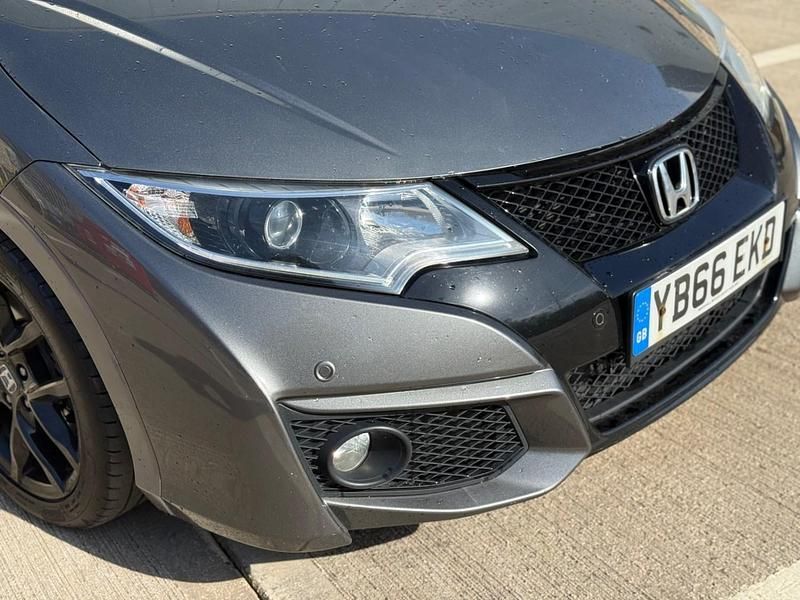 Begagnad Honda Civic Sport 120 HK (88 kW) 2016 Silver Halvkombi