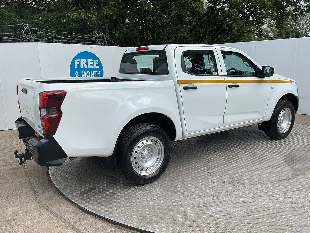 Used Isuzu D-Max 163 HP (119 kW) 2023 White Pickup