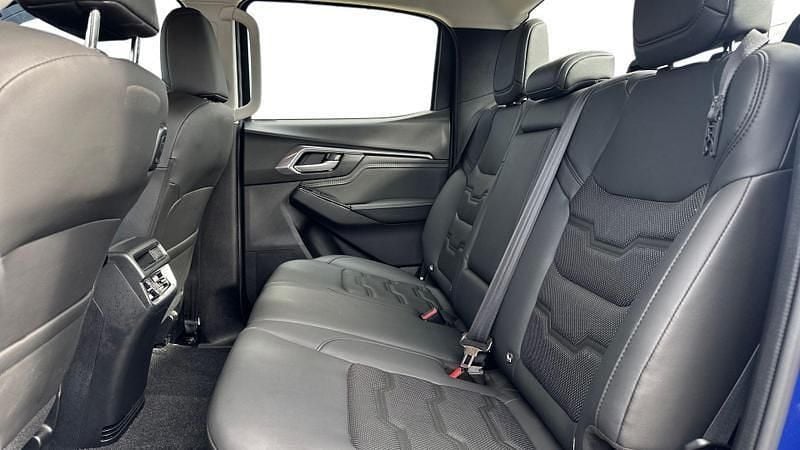 Used Isuzu D-Max 163 HP (119 kW) 2024 Blue Pickup