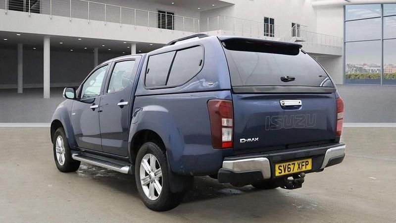 Used Isuzu Pick up 164 HP (120 kW) 2017 Blue Pickup