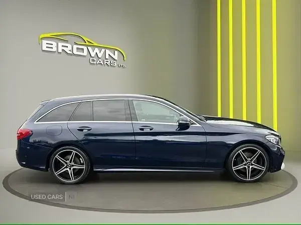 Second-hand Mercedes C220 AMG line 194 CP (142 kW) 2020 Albastru Break