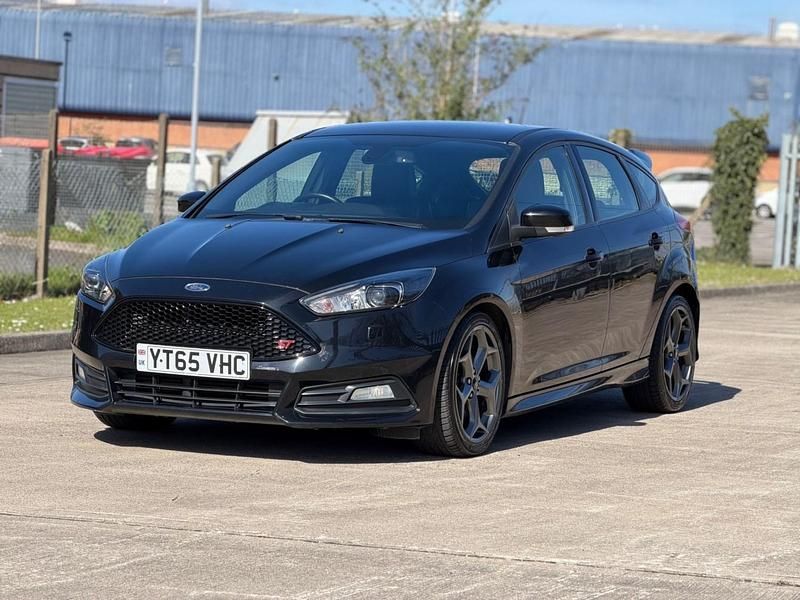 Używany Ford Focus ST 2015 Czarny Hatchback