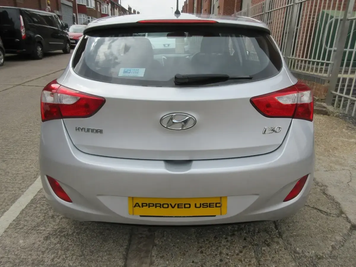 Used Hyundai i30 Classic 100 HP (73 kW) 2013 Silver Hatchback