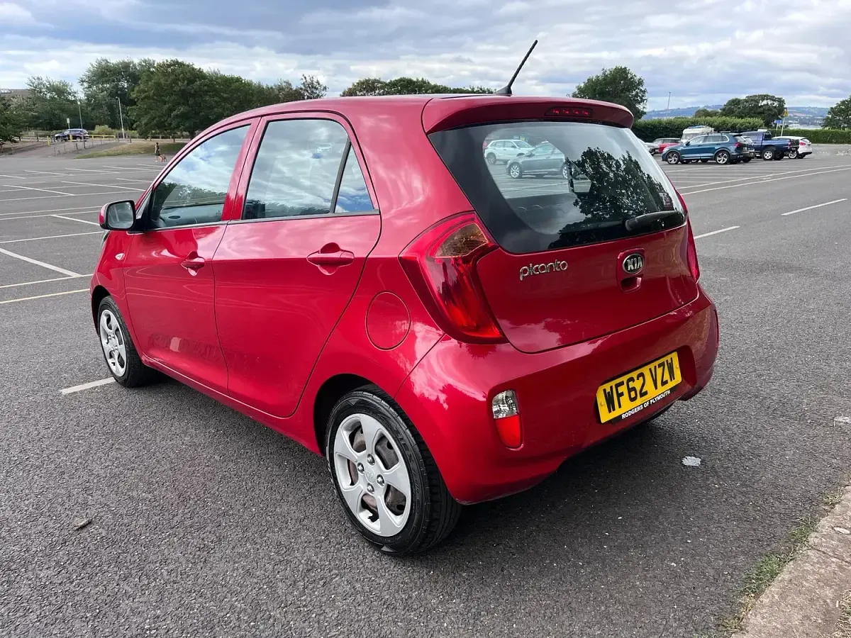 Used Kia Picanto Air 68 HP (50 kW) 2012 Red Hatchback