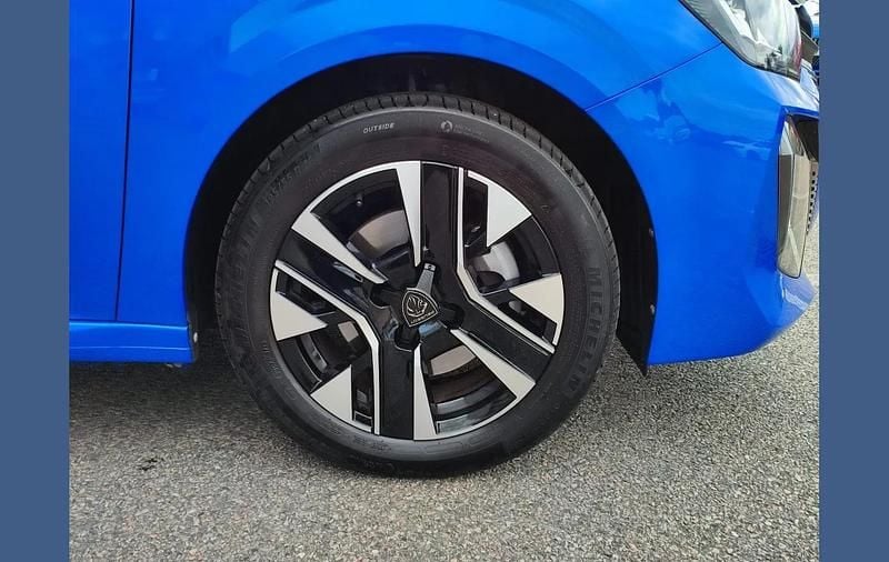 Used Peugeot 208 Allure 101 HP (74 kW) 2024 Blue Hatchback
