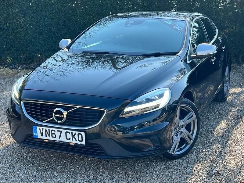 Used Volvo V40 R-Design Pro 122 HP (89 kW) 2018 Black Hatchback