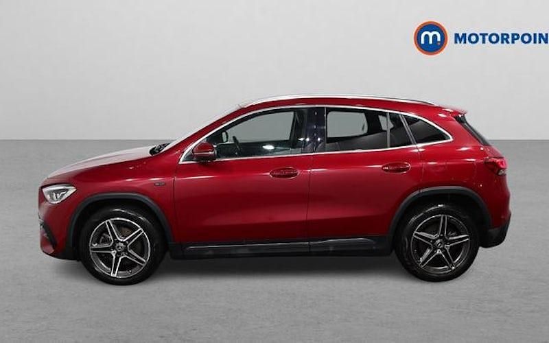 Used Mercedes GLA250 Exclusive 218 HP (160 kW) 2021 Red SUV
